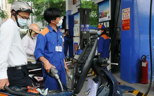 Giá xăng dầu tiếp tục giảm, có loại giảm gần 10.000 đồng/lít- Ảnh 1.