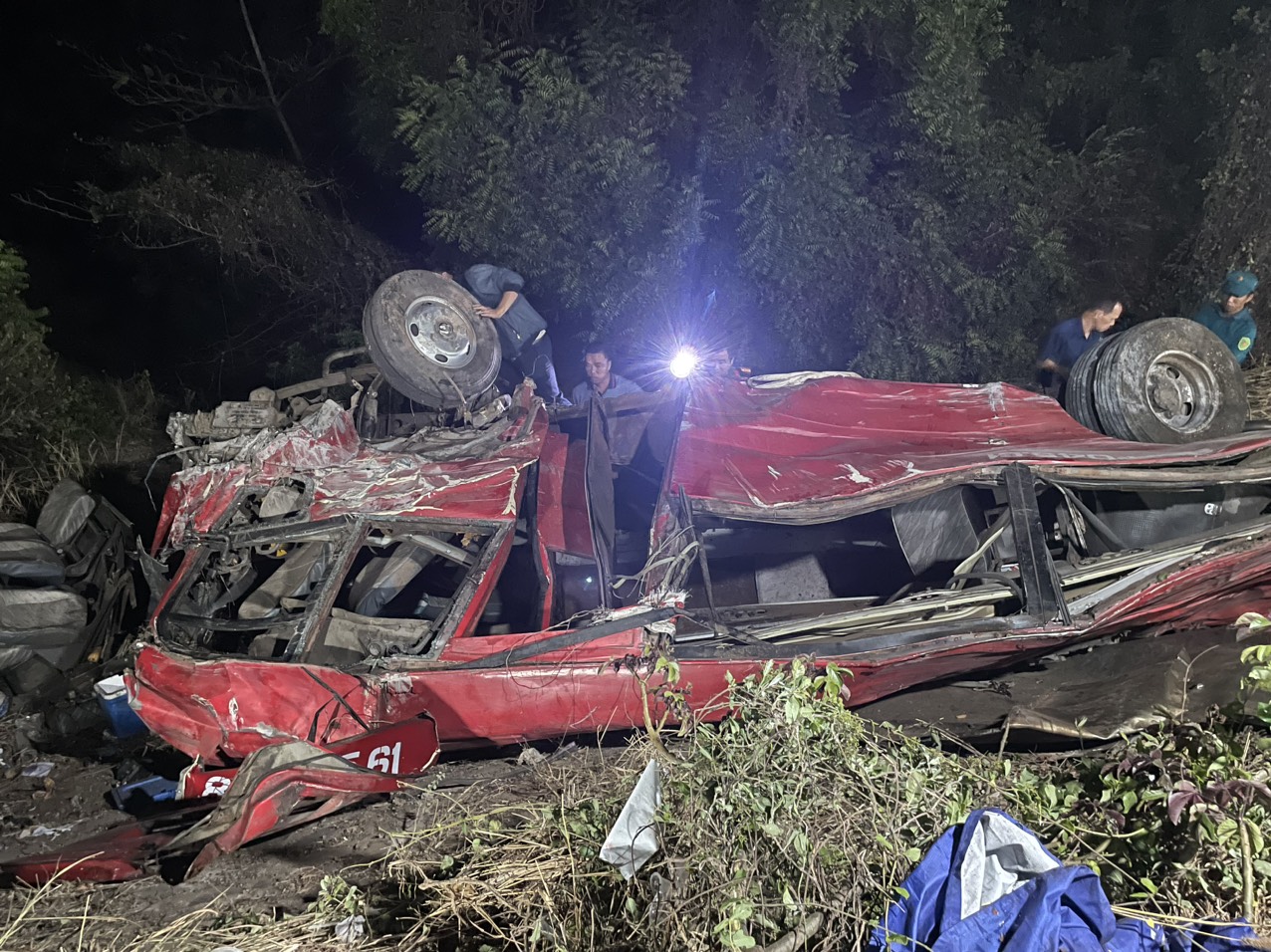 Xe lao xuống vực 4 người tử vong: Tài xế chạy tuyến mới vài ngày trước khi tai nạn thảm khốc - Ảnh 3.