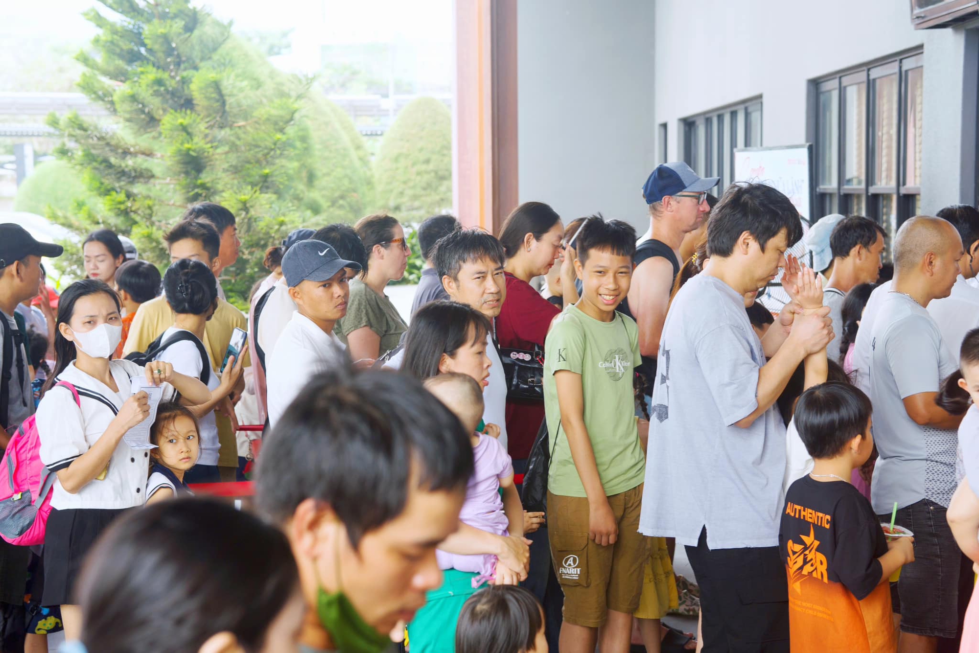 Mới 2 ngày đầu kỳ nghỉ lễ, Đà Nẵng đã đông khủng khiếp!- Ảnh 16.