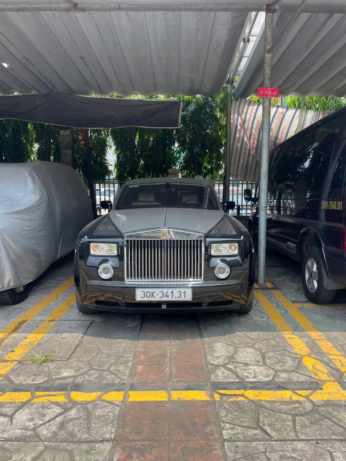 Từng là biểu tượng của giới siêu giàu, Rolls-Royce Phantom 2007 giờ rao bán giá ‘ngỡ ngàng’- Ảnh 6.