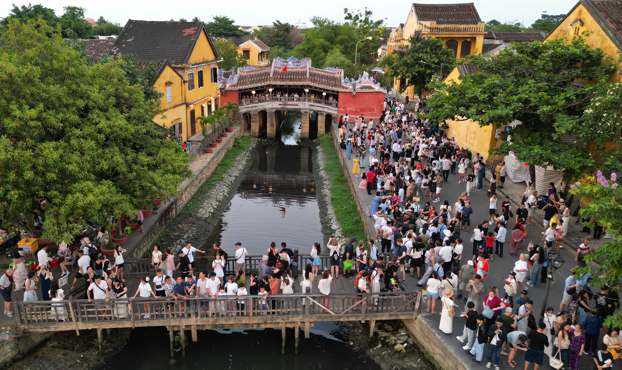 Mới 2 ngày đầu kỳ nghỉ lễ, Đà Nẵng đã đông khủng khiếp!- Ảnh 21.