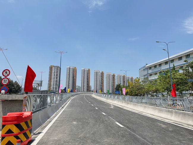Thông xe cầu vượt N3 nút giao An Phú - Ảnh 3.