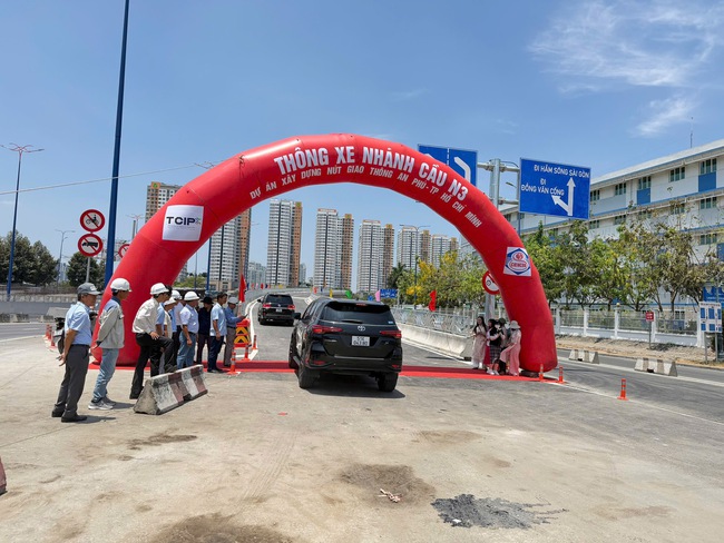Thông xe cầu vượt N3 nút giao An Phú - Ảnh 6.