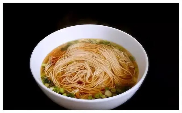 Thứ "không ngọt, không béo, không quá mặn" nhưng âm thầm bào mòn mạch máu và xương: Nhiều người ăn mỗi ngày mà không biết- Ảnh 5.