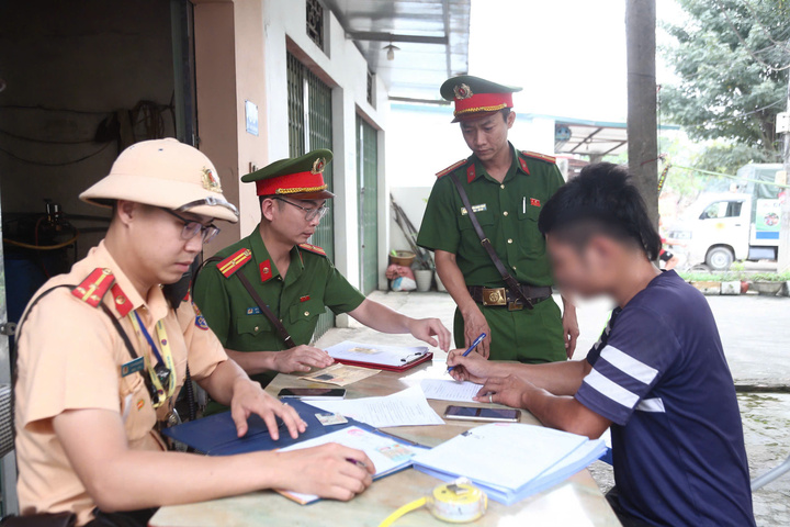 Chậm nộp tiền phạt vi phạm giao thông bị tính thêm bao nhiêu mỗi ngày?- Ảnh 1.