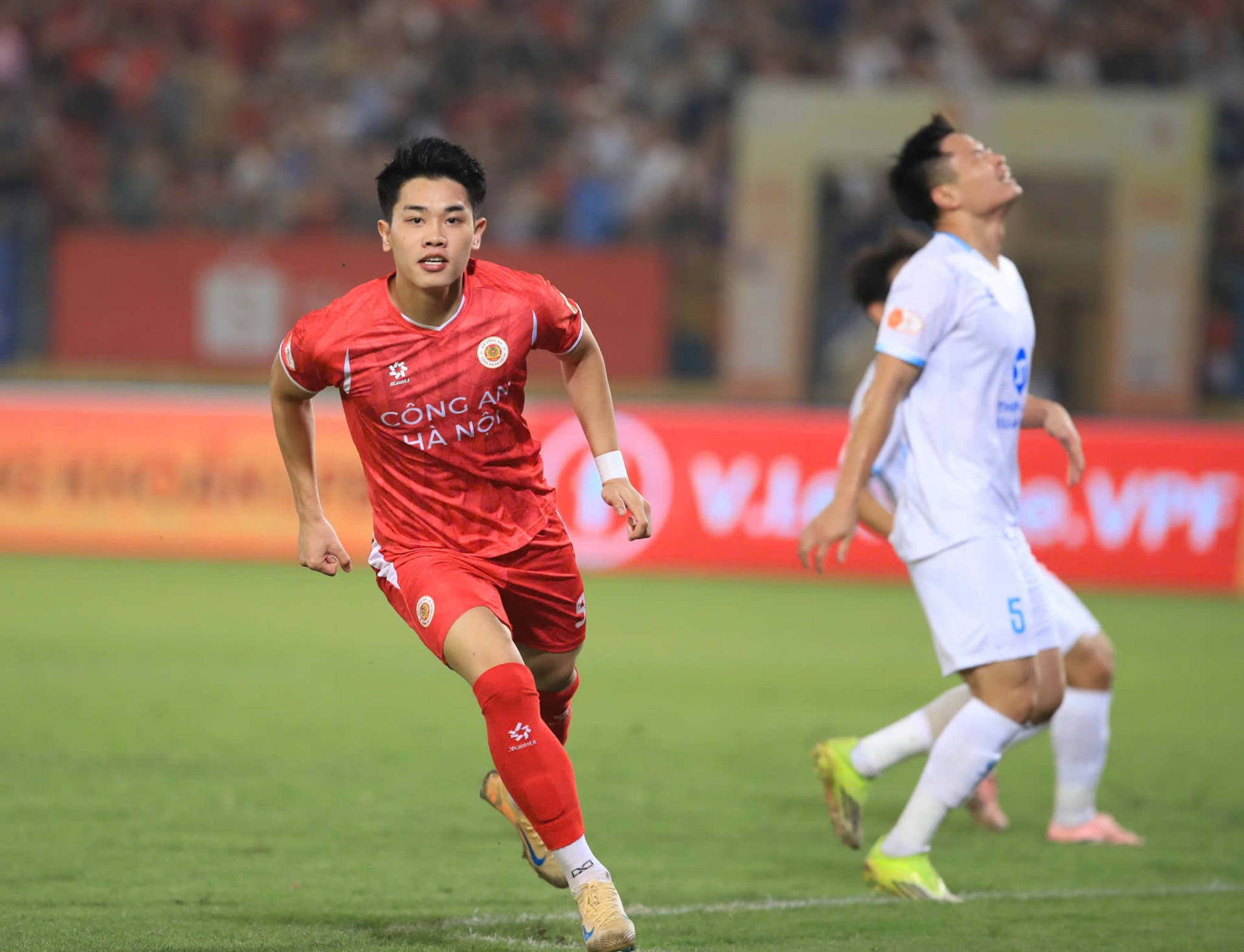 Đình Bắc đẳng cấp huỷ diệt tại V.League: 6 trận ghi 10 bàn- Ảnh 1.
