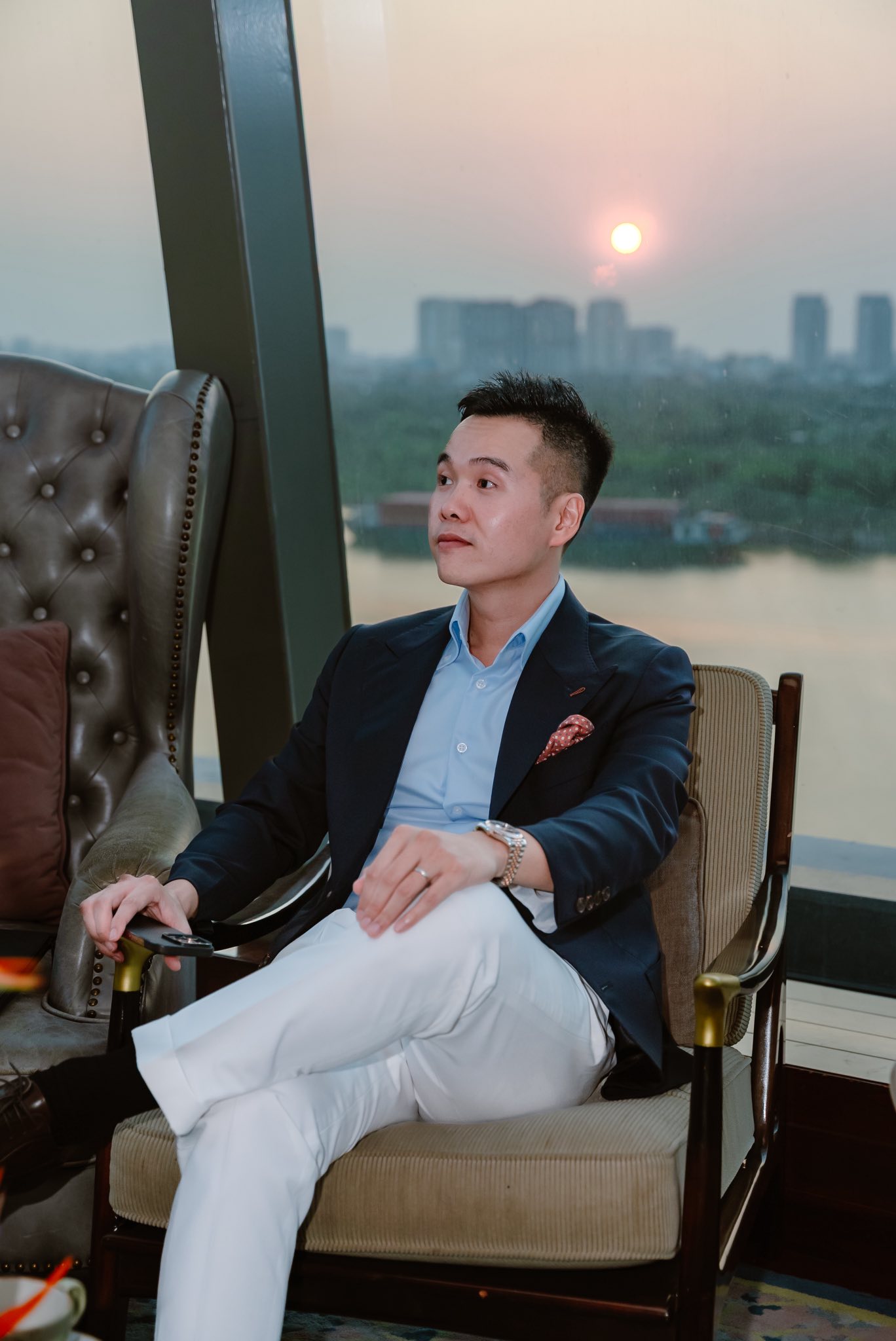 Khoảnh khắc bác sĩ "mang thanh xuân về cho mẹ" khiến cộng đồng mạng rần rần: "Bảo sao U70 bác cứ trẻ mãi"- Ảnh 2. Khoảnh khắc bác sĩ "mang thanh xuân về cho mẹ" khiến cộng đồng mạng rần rần: "Bảo sao U70 bác cứ trẻ mãi"- Ảnh 2.