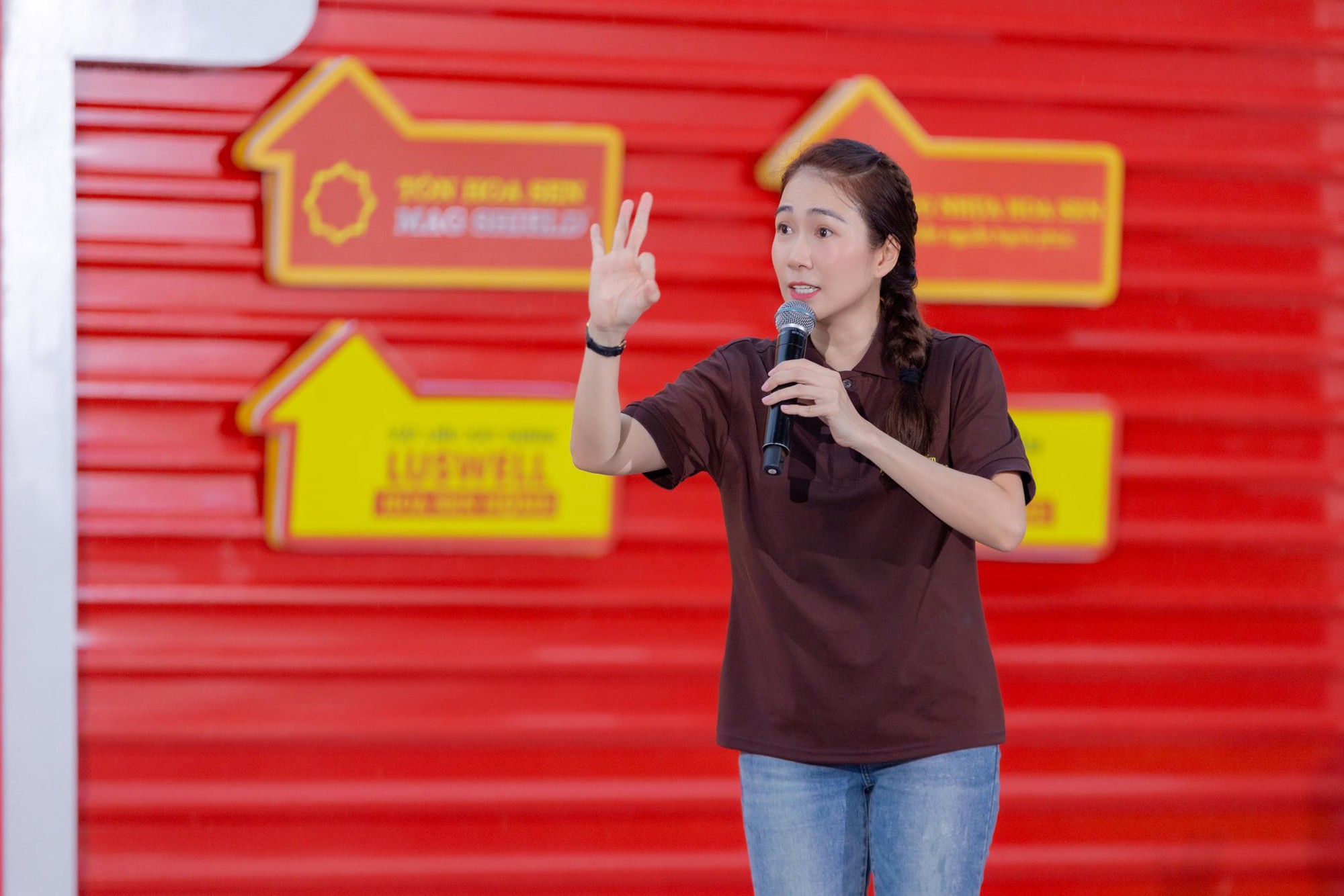 Nữ MC nổi tiềng miền Nam bị nói hay đi xin tiền: "Tôi mang tiếng một chút cũng không sao" - Ảnh 1.