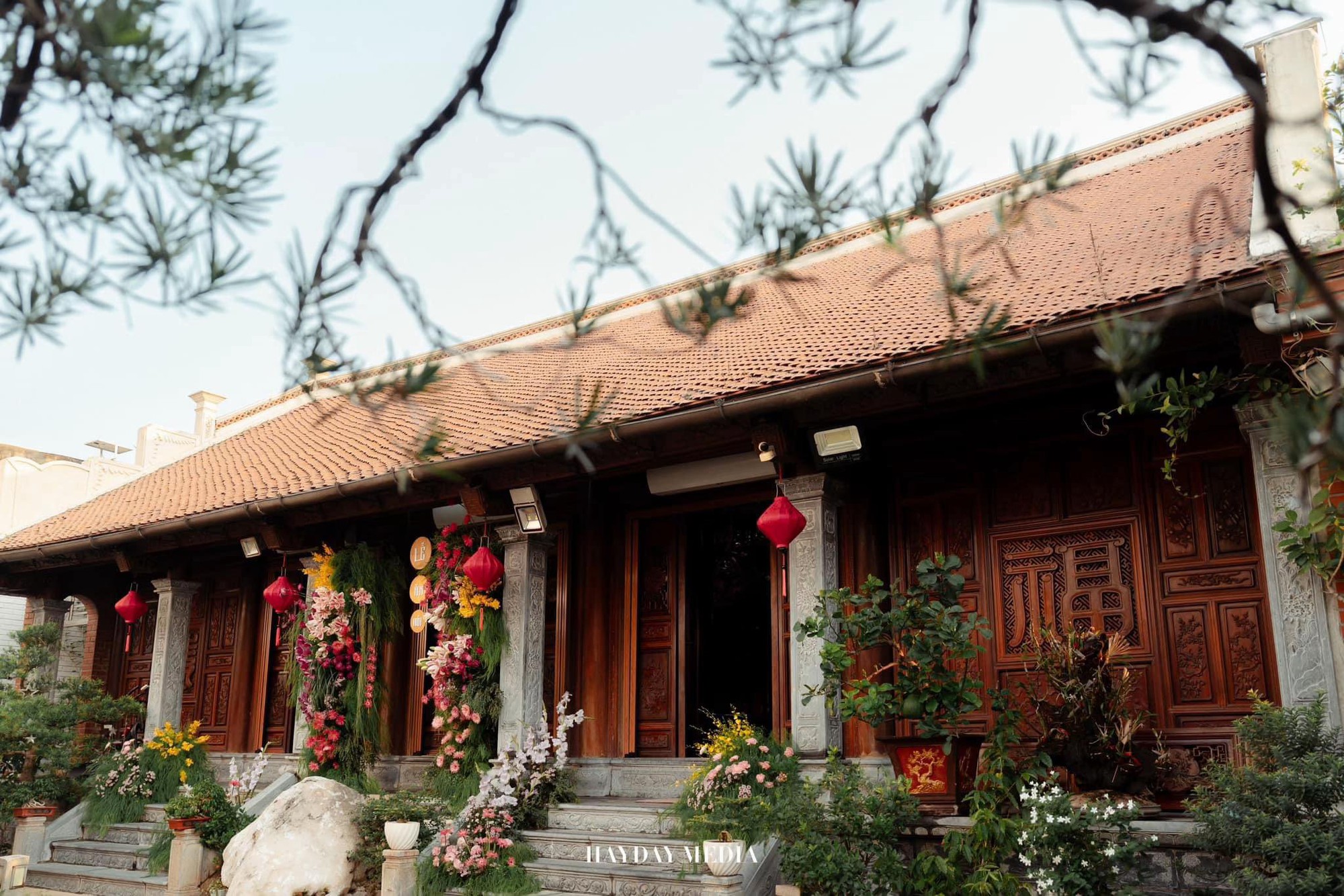 Chẳng cần vàng đeo trĩu cổ hay sổ đỏ trao tay, đám cưới này vẫn toát ra khí chất "hào môn" gia phong quyền quý- Ảnh 16.