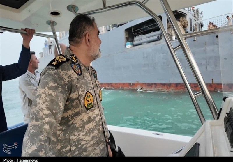 Iran bày trận "tàu ngầm cá heo" dưới đáy biển Hormuz, cảnh báo Anh - Pháp - Ảnh 1.