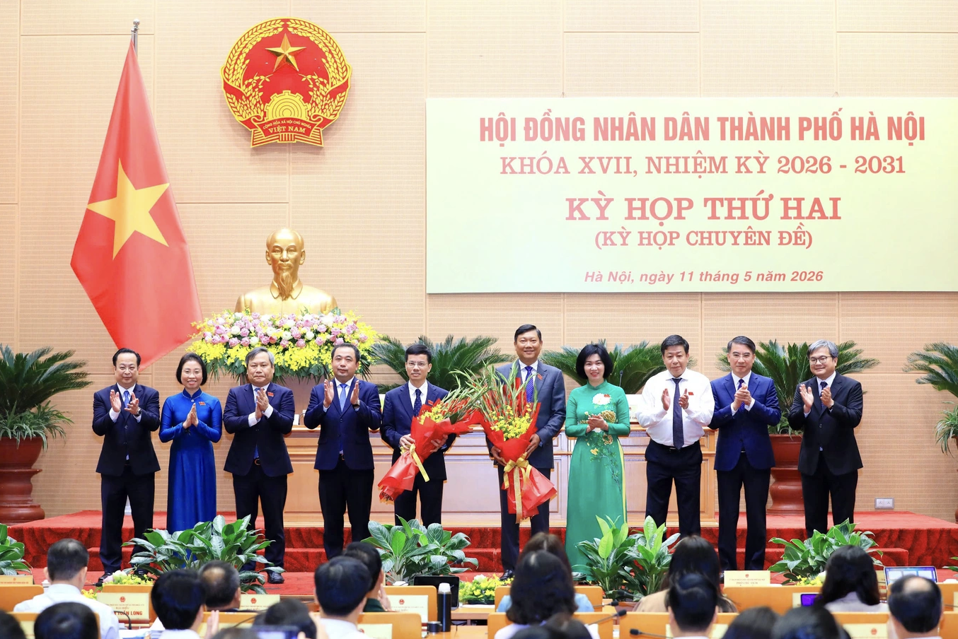 Hà Nội bổ nhiệm 2 phó chủ tịch UBND Hà Nội mới cho nhiệm kỳ 2026 - 2031 - Ảnh 1.