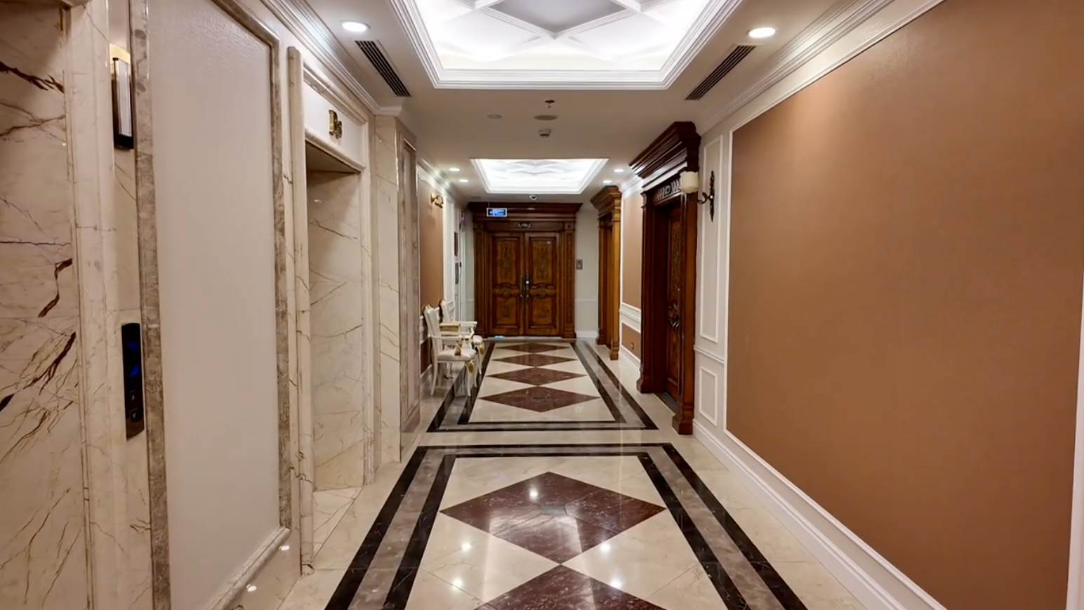 Cận cảnh khu chung cư hạng sang giá hơn 200 triệu/m2 nơi Divo Tùng Dương vừa sắm liền tay 2 căn: Ngay từ cửa ra vào đã đậm chất hoàng gia xa xỉ - Ảnh 4.