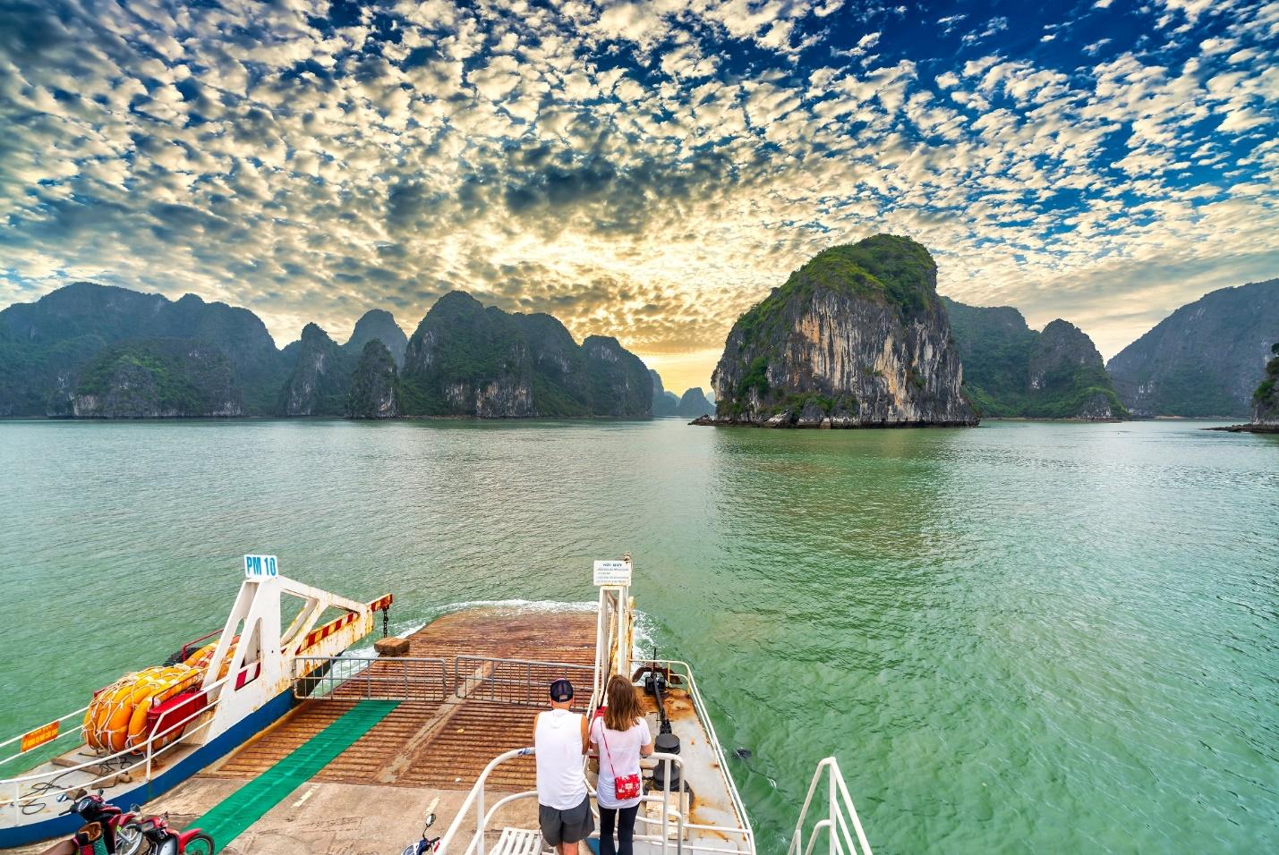 Chơi gì ở bãi biển Cát Bà, Cát Hải?- Ảnh 2.