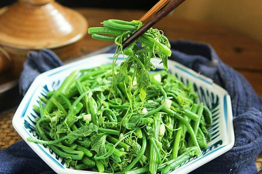 Loại rau dân dã mà là "vua" của kẽm, ăn đều còn chống mất trí nhớ, ngừa ung thư: Cảnh báo 2 sai lầm chết người khi ăn, ai cũng cần biết để tránh - Ảnh 2.
