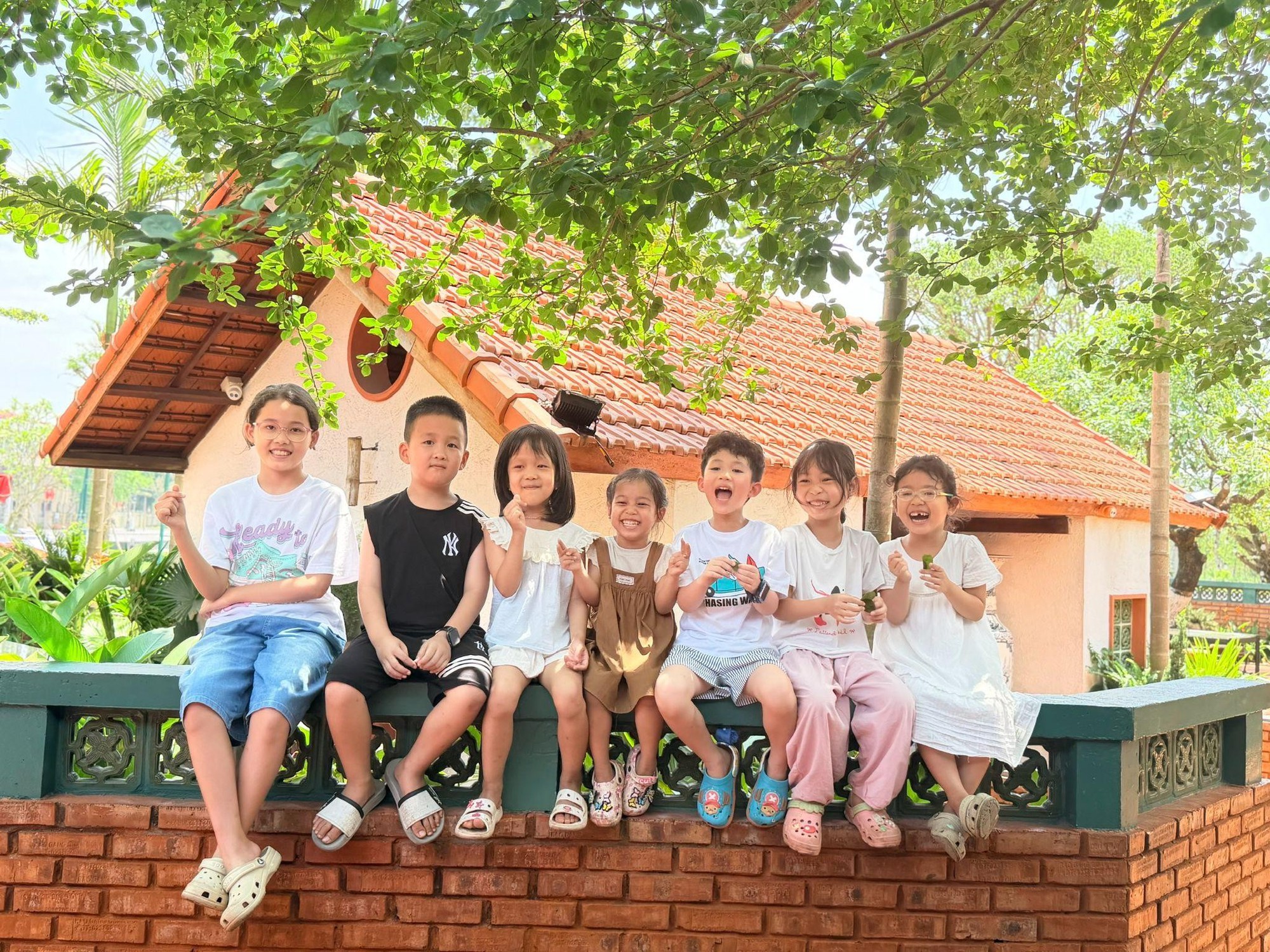 Chuyến "xê dịch" 8 ngày Hà Nội - Đà Nẵng của 4 gia đình: Tự lái ô tô, chi phí chỉ 20 triệu/nhà, bí kíp nằm ở bảng chi tiêu "thần thánh" - Ảnh 1.