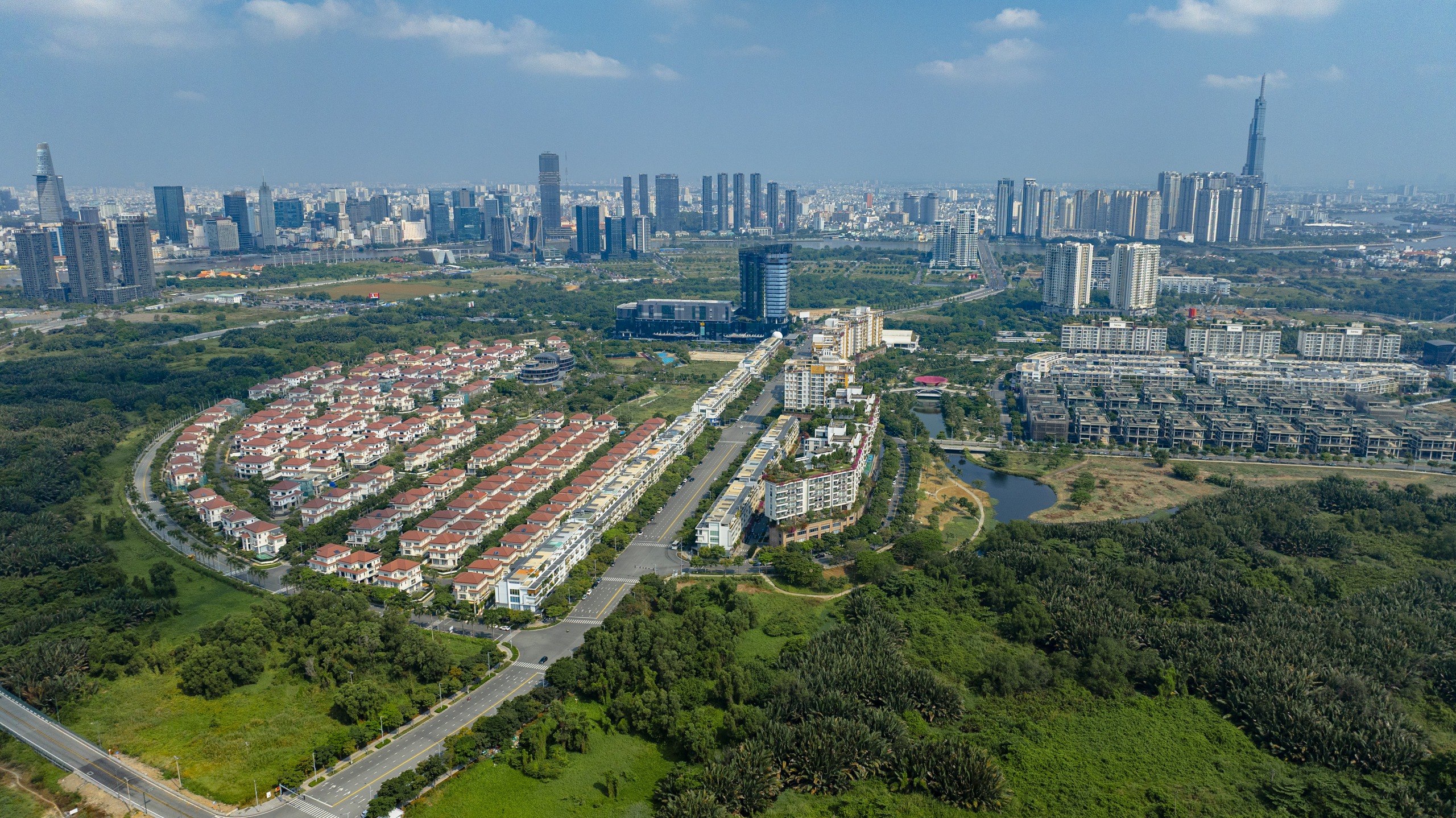 Khi "xa trung tâm" không còn rẻ: Hạ tầng nghìn tỷ và tiện ích cao cấp đẩy giá bất động sản tại loạt khu đô thị mới vượt ngưỡng 300 triệu đồng/m2 - Ảnh 1.