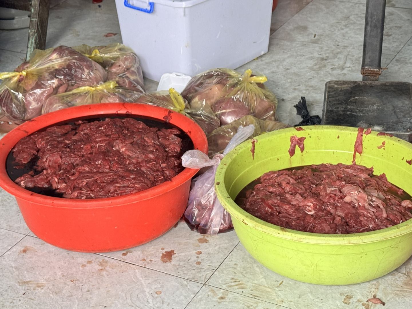 Rùng mình thủ đoạn của Nguyễn Văn Thái cùng đồng bọn khi tuồn 65 tấn thịt bò giả, chứa hóa chất ra thị trường