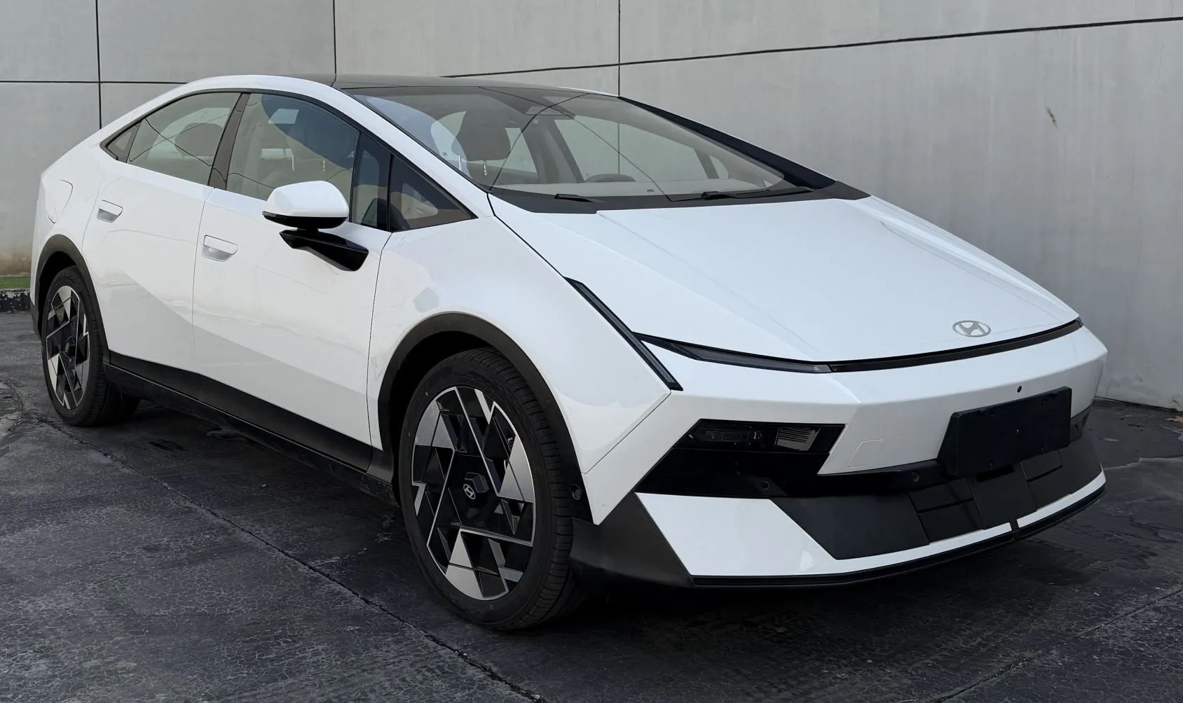 Hyundai Ioniq V lộ động cơ yếu hơn cả Elantra dù dáng ‘chiến’ như Lamborghini, bù lại bằng pin hơn 600km/sạc - Ảnh 2.