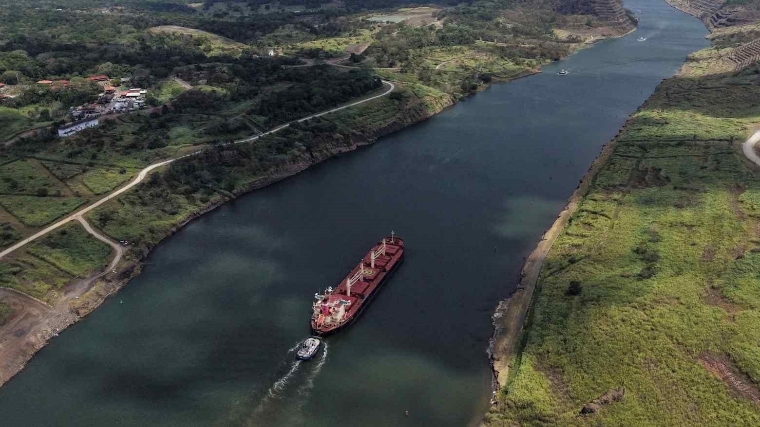 Eo biển Hormuz tê liệt, thế giới đổ dồn về một tuyến đường thủy mới: Gần 1,8 triệu thùng dầu băng qua mỗi ngày, tắc nghẽn cục bộ, trả giá đến 1 triệu USD cũng khó mà đi qua được - Ảnh 1.