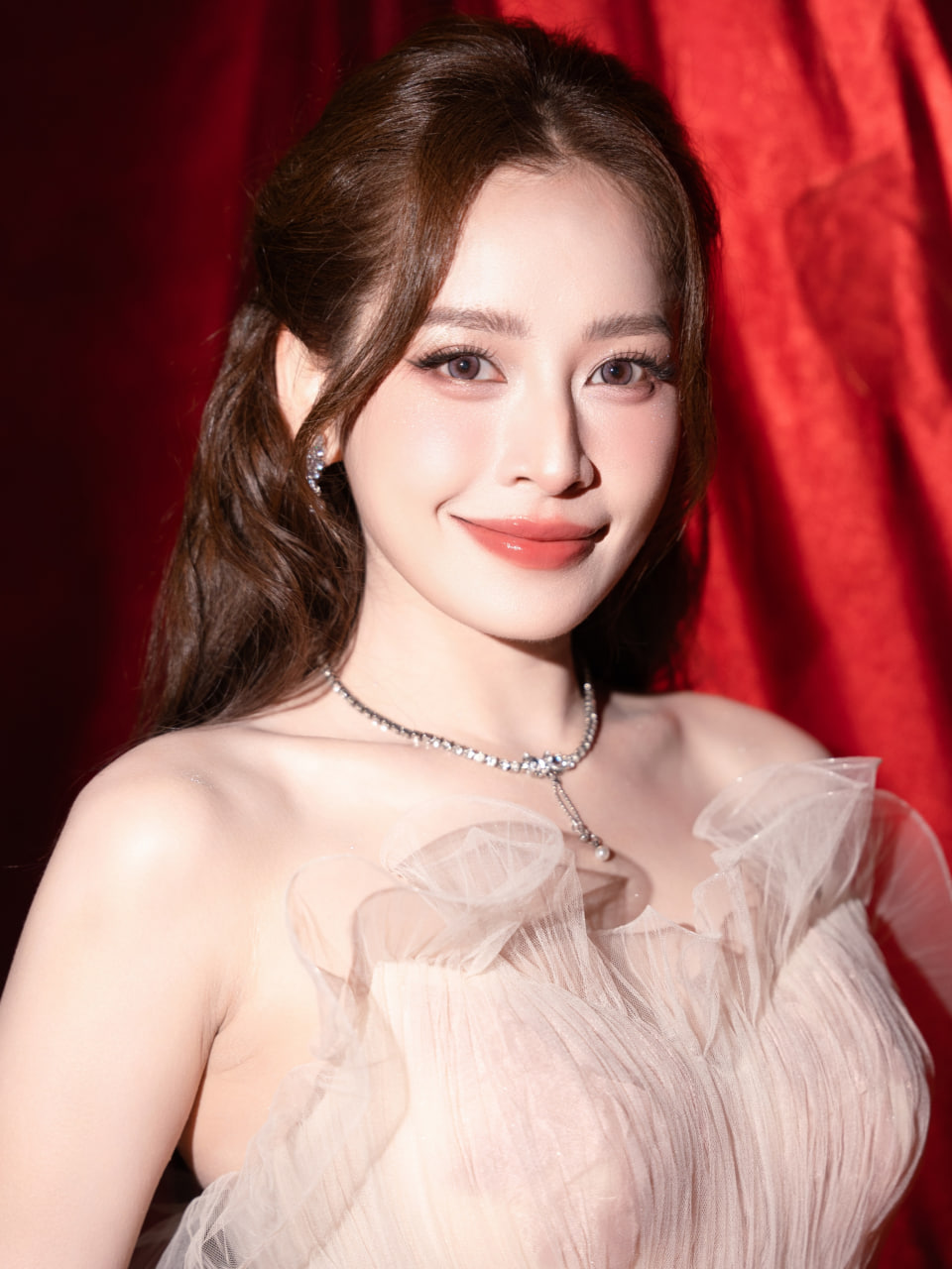 Hòa Minzy và mỹ nhân đẹp nhất Việt Nam: Ai hơn ai? - Ảnh 5.