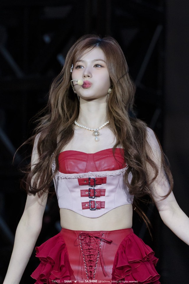 Đã hiểu lý do đây là mỹ nhân lọt top đẹp nhất thế giới, nói ngoại lệ showbiz cũng không ngoa- Ảnh 4.