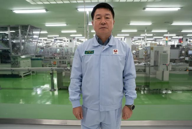 "Đột kích" nhà máy sản xuất 6 triệu gói mì ăn liền mỗi ngày, kinh ngạc với những gì bên trong - Ảnh 4.