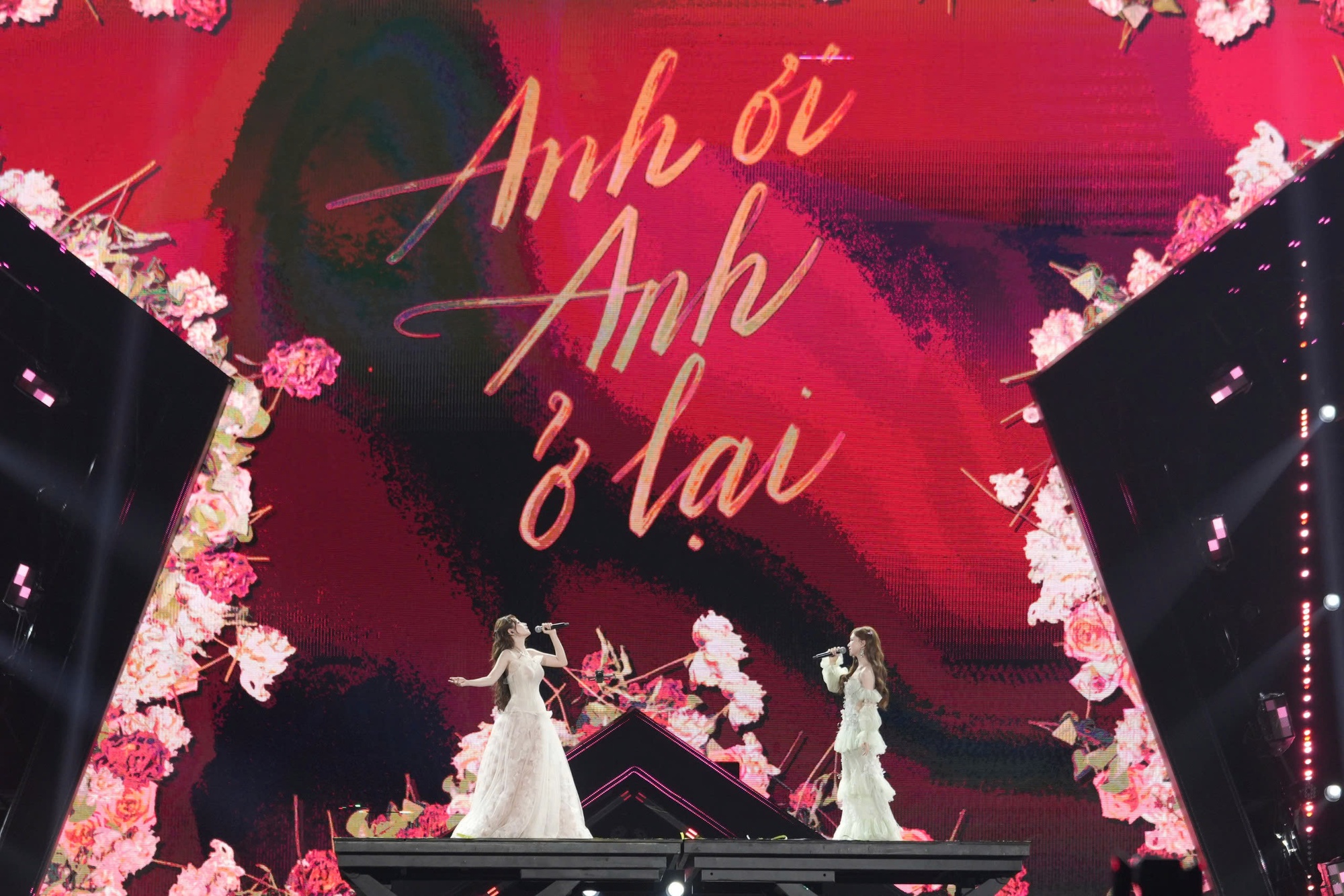 Hòa Minzy và mỹ nhân đẹp nhất Việt Nam: Ai hơn ai? - Ảnh 7.
