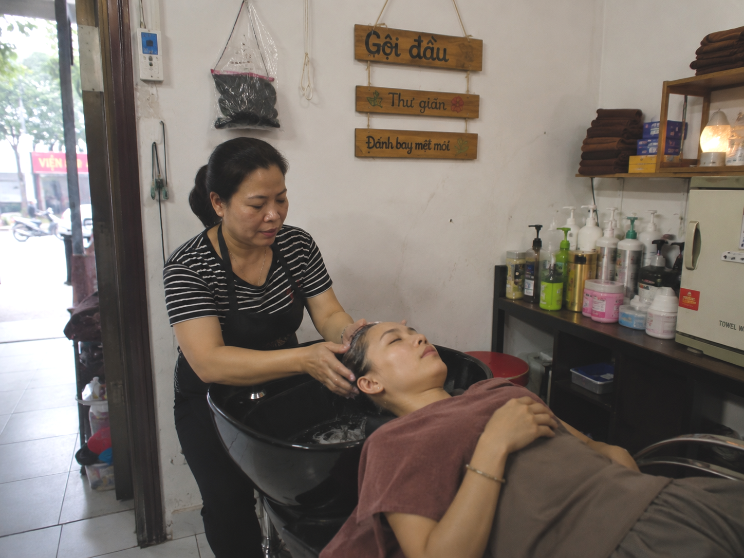 Khi vỉa hè không còn là nơi mưu sinh dễ dàng: Nhiều lao động bắt đầu học nghề ngắn hạn để đổi hướng- Ảnh 4.