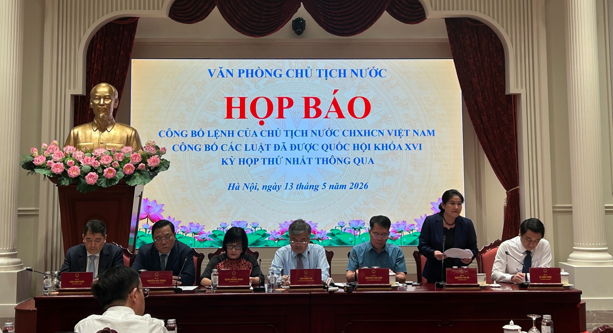 Công bố Lệnh mới của Chủ tịch nước về hộ kinh doanh và Luật thuế 2026 - Ảnh 1.