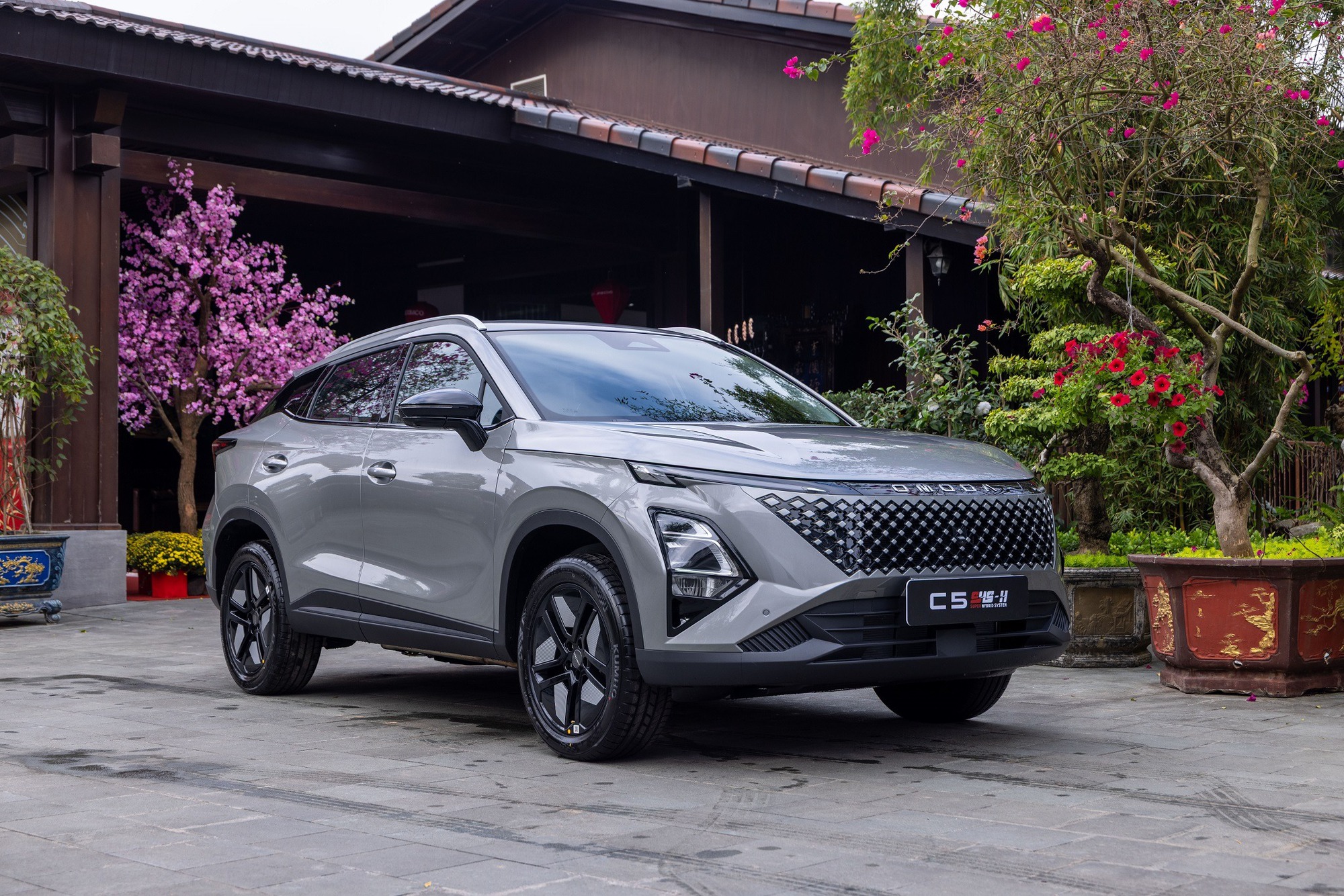 Mẫu xe giá từ 619 triệu này chứng minh hybrid đang là lựa chọn phù hợp cho người dùng Việt - Ảnh 2.