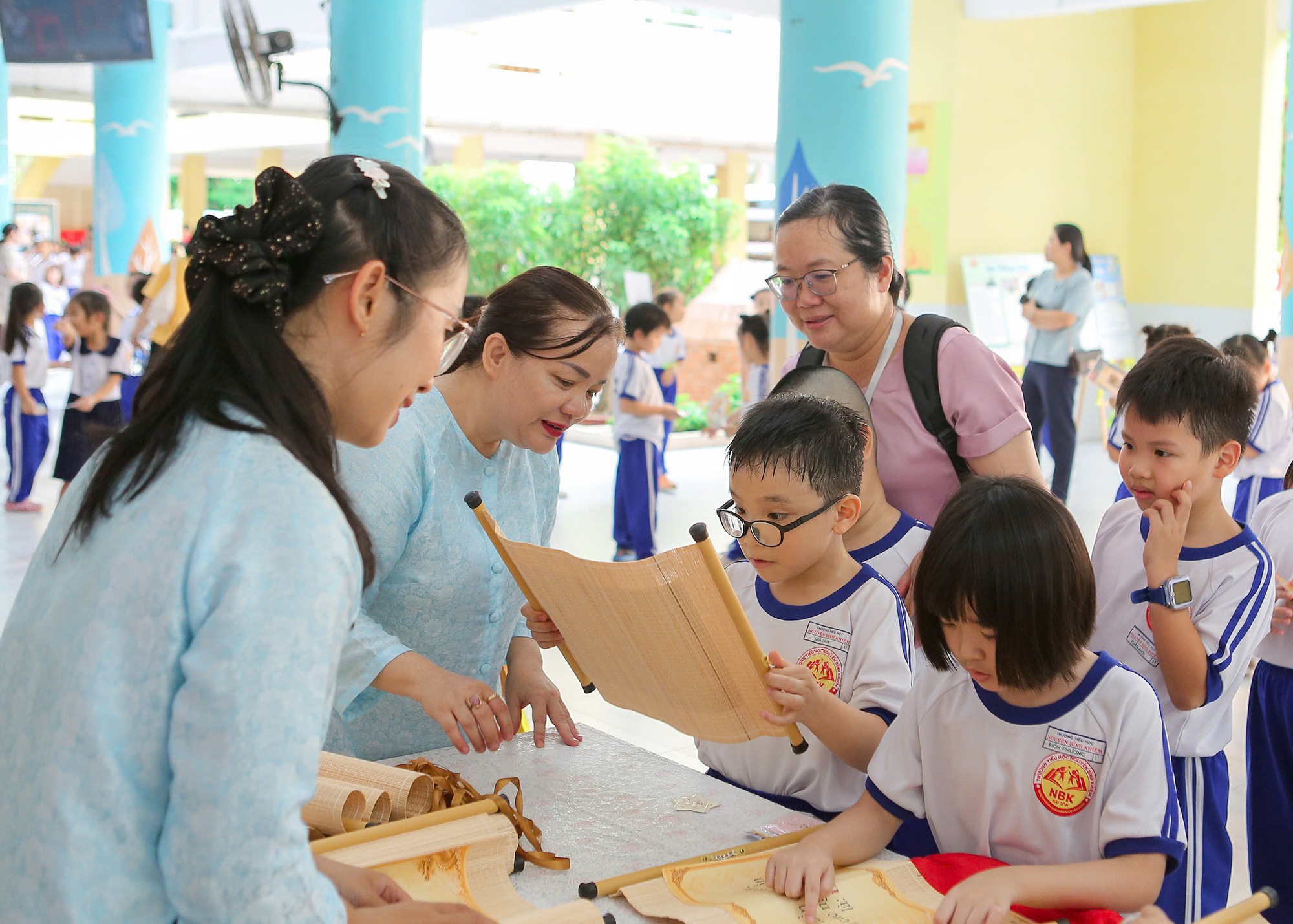 Trường tiểu học nổi tiếng ở TPHCM phát cảnh báo khẩn về giả mạo lừa đảo - Ảnh 1.