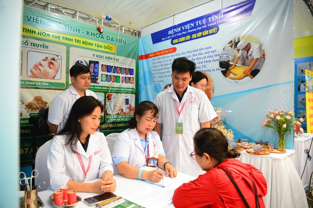 Tin rất vui: Toàn bộ người dân Việt Nam được khám sức khoẻ miễn phí, ai được ưu tiên, được khám những gì?- Ảnh 1.