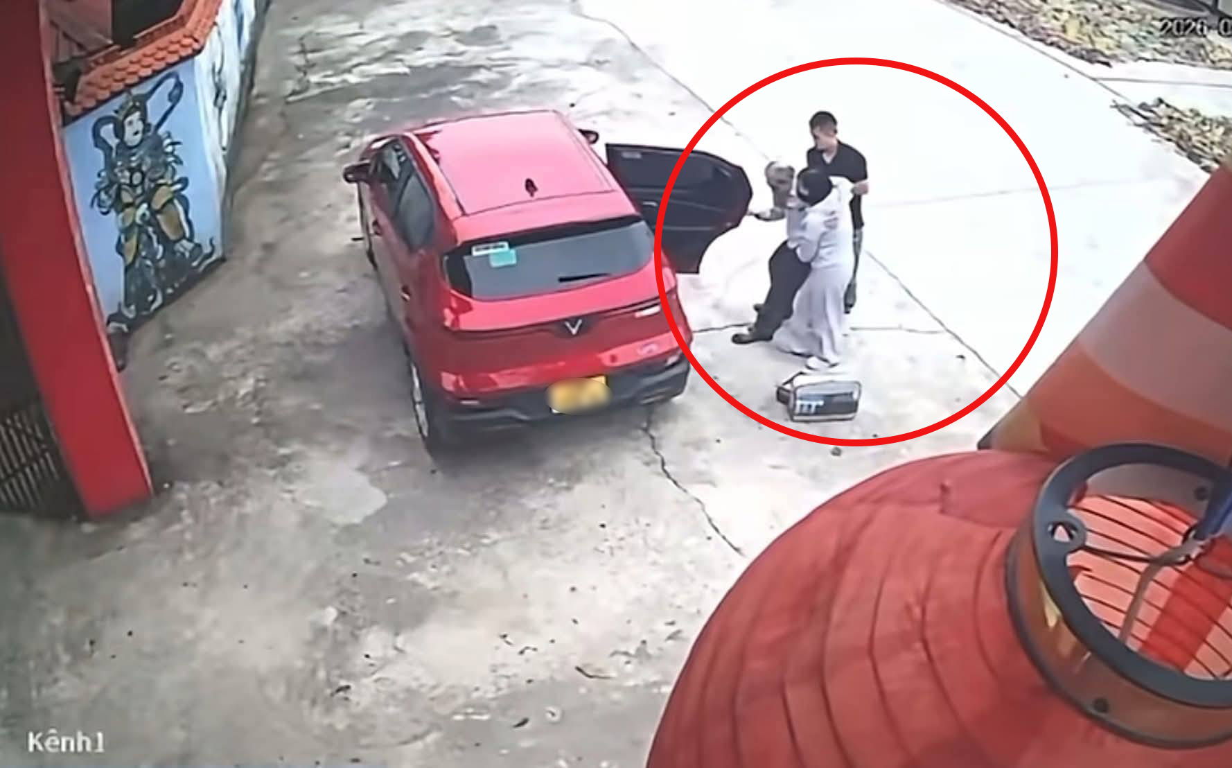 Lời ăn năn của người con gái thuê taxi chở bố bỏ ở cổng chùa Đồng- Ảnh 1.