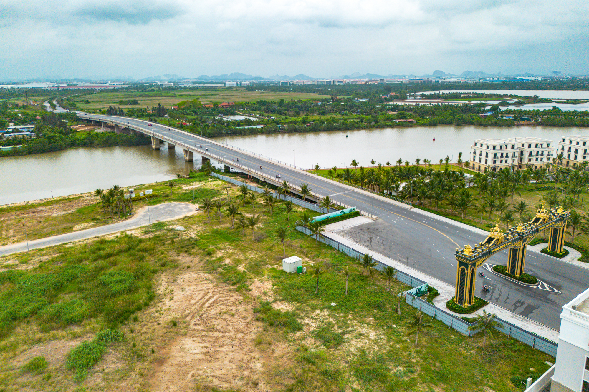 Cảnh trái ngược của hòn đảo được Vinhomes đầu tư hơn 2 tỷ USD: Từ nơi hoang sơ thành đến điểm du lịch, từ biệt lập đến kết nối trong 5 phút - Ảnh 6.