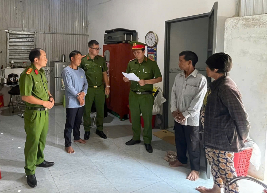 Thi hành lệnh khám xét nơi ở, bắt tạm giam Trần Ánh Ngọc 49 tuổi - Ảnh 2.