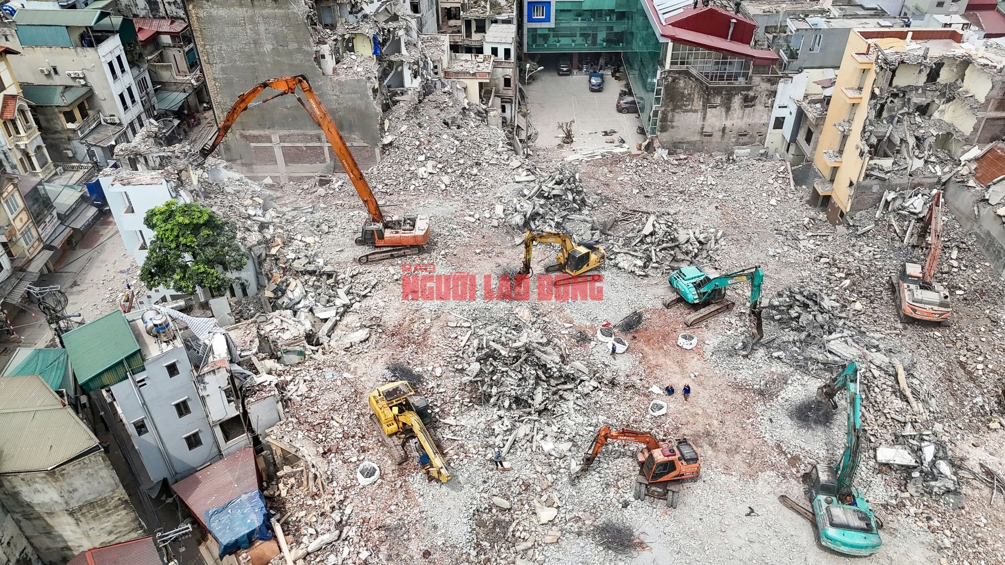 Cận cảnh giải phóng mặt bằng cầu Trần Hưng Đạo và các dự án cầu sông Hồng - Ảnh 3.