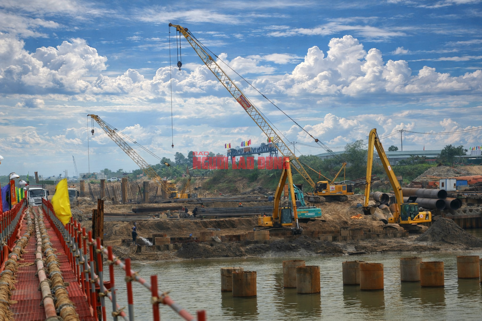 Cận cảnh giải phóng mặt bằng cầu Trần Hưng Đạo và các dự án cầu sông Hồng - Ảnh 6.