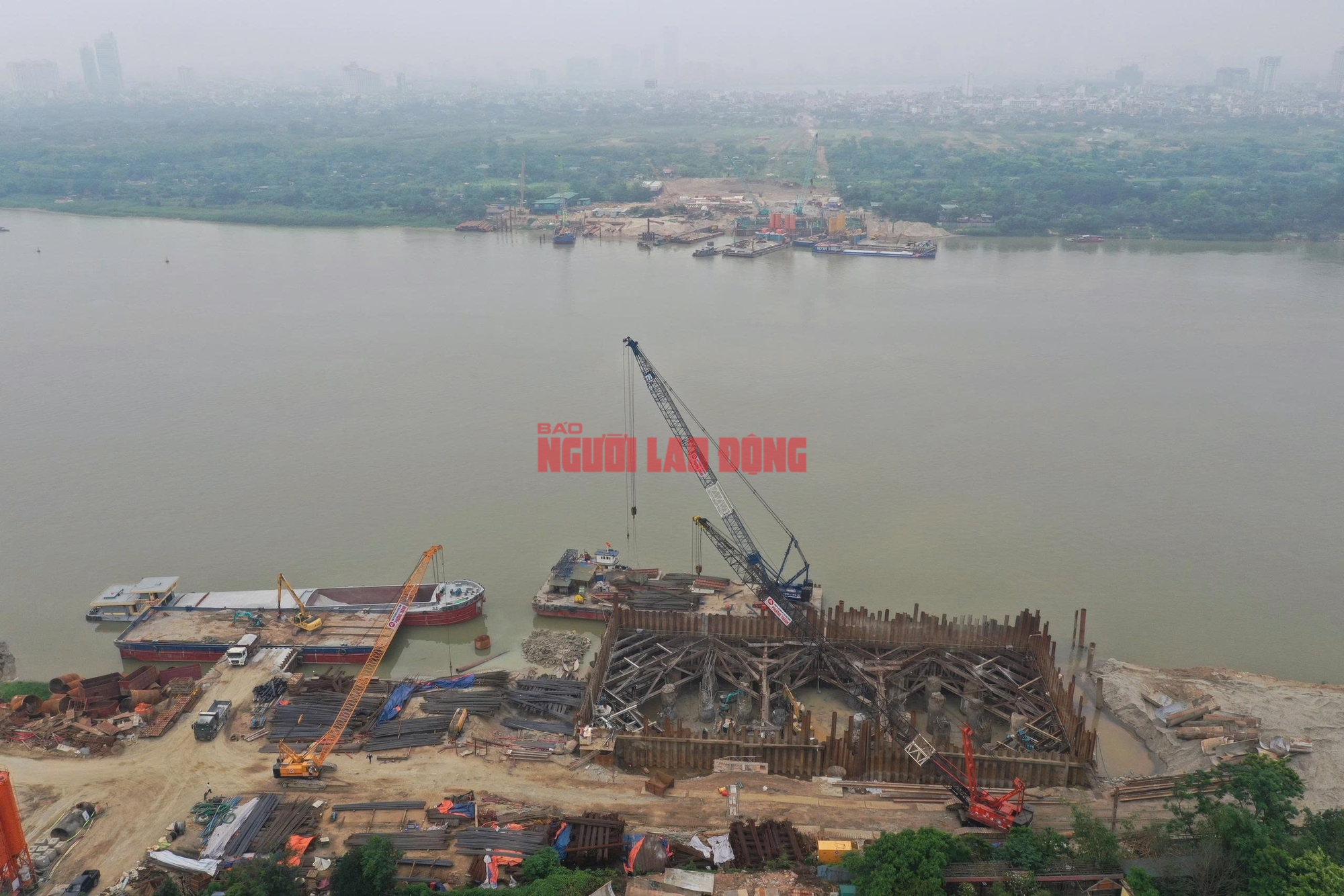 Cận cảnh giải phóng mặt bằng cầu Trần Hưng Đạo và các dự án cầu sông Hồng - Ảnh 10.