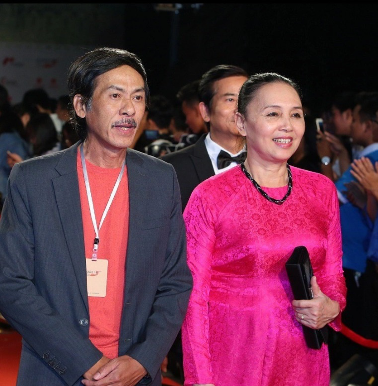 Nam NSND chung thủy với vợ suốt 45 năm, 70 tuổi lên chức, cuộc sống quá viên mãn - Ảnh 2.