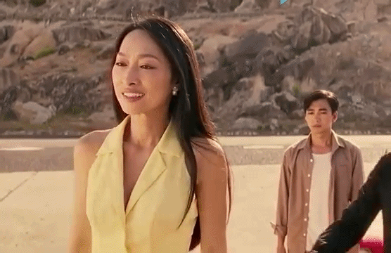 Đoạn clip đang viral khắp MXH Việt: Ai xem cũng “Ủa” đến chục lần, chuông xe tăng nổ đùng đùng bên tai- Ảnh 1.