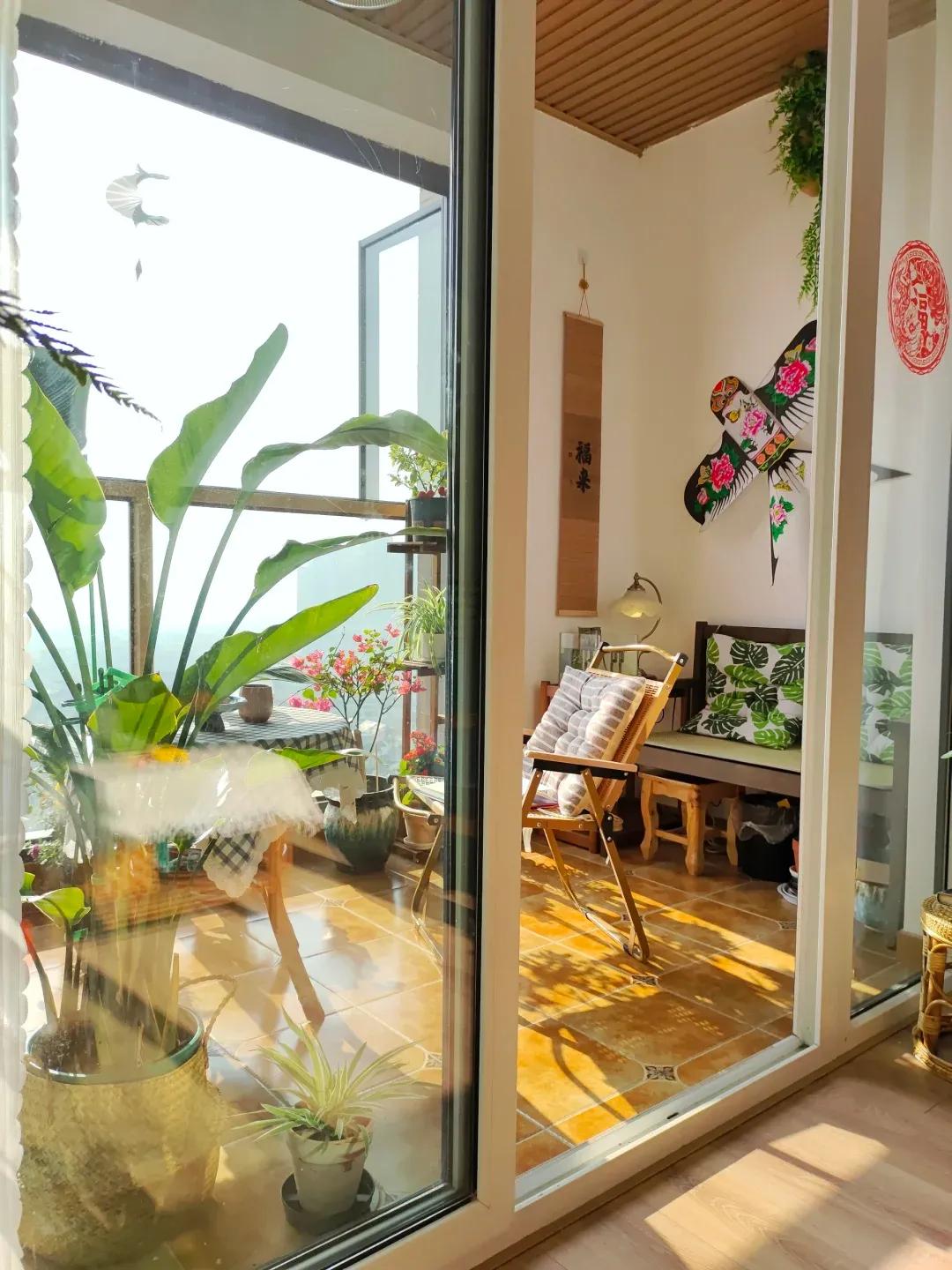 Cô gái trẻ chi 14 triệu đồng cải tạo ban công 6m² thành “khu vườn trên cao”: Nhìn xong chỉ muốn về nhà làm lại ngay - Ảnh 2.