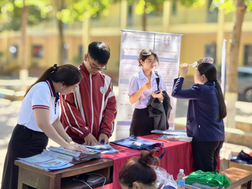 Hàng loạt trường đại học tăng học phí - Ảnh 1.