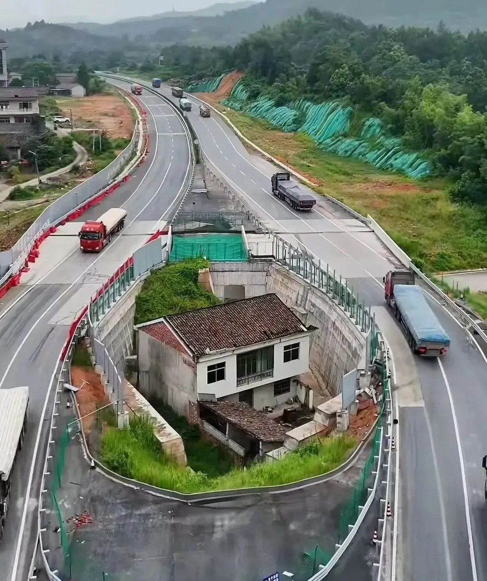 Từ chối nhận 6 tỷ đồng đền bù, gia chủ quyết không di dời khiến cao tốc phải tách đôi: 6 năm chịu trận tiếng ồn, đi lại khó khăn- Ảnh 3.
