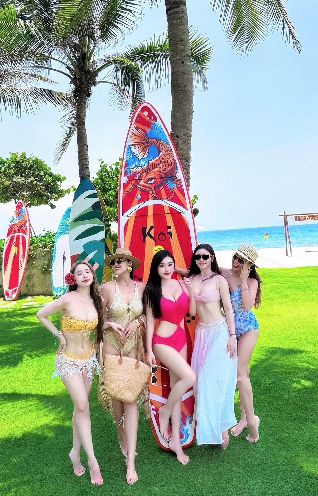 Dàn mỹ nhân phim giờ vàng VTV diện bikini "đọ sắc", body ai cũng nóng bỏng căng tràn- Ảnh 1.
