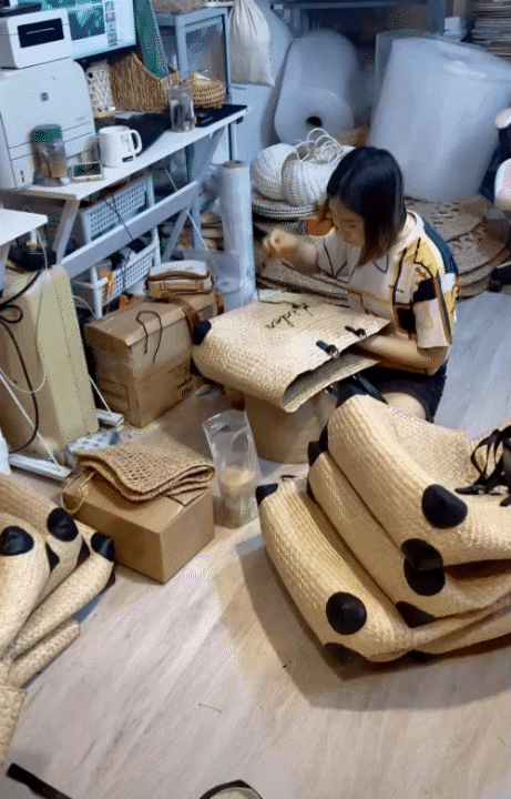 Mẹ 9X Thái Bình từ bỏ công việc lương cao để khởi nghiệp với sản phẩm thủ công truyền thống - Ảnh 1.