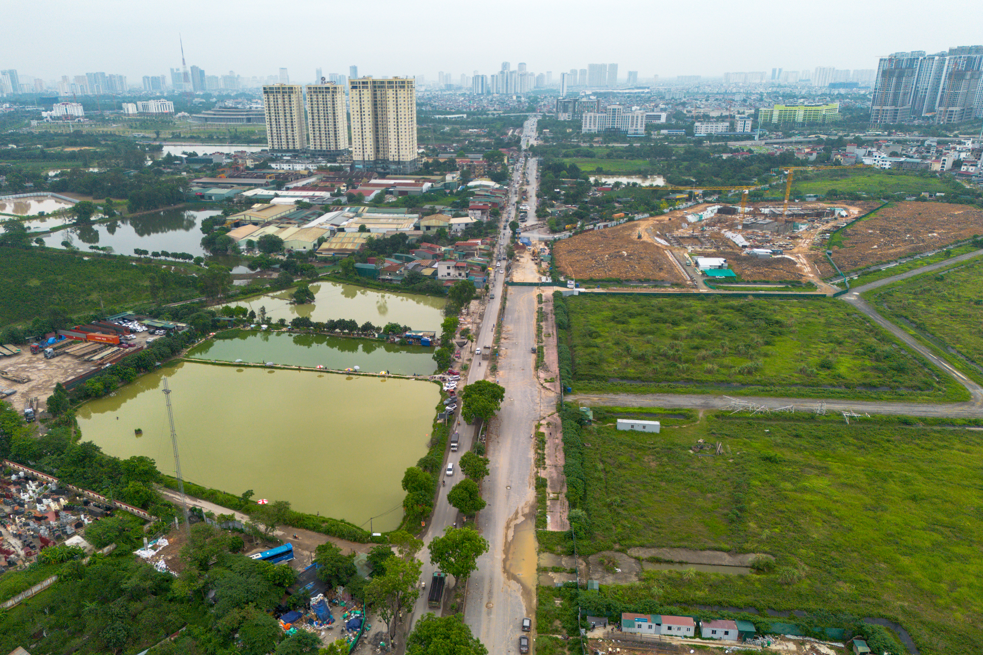Toàn cảnh tuyến đường dài 5km dang dở suốt hơn 10 năm: Đang được đẩy nhanh tiến độ, kết nối loạt khu đô thị phía Tây Hà Nội - Ảnh 5.