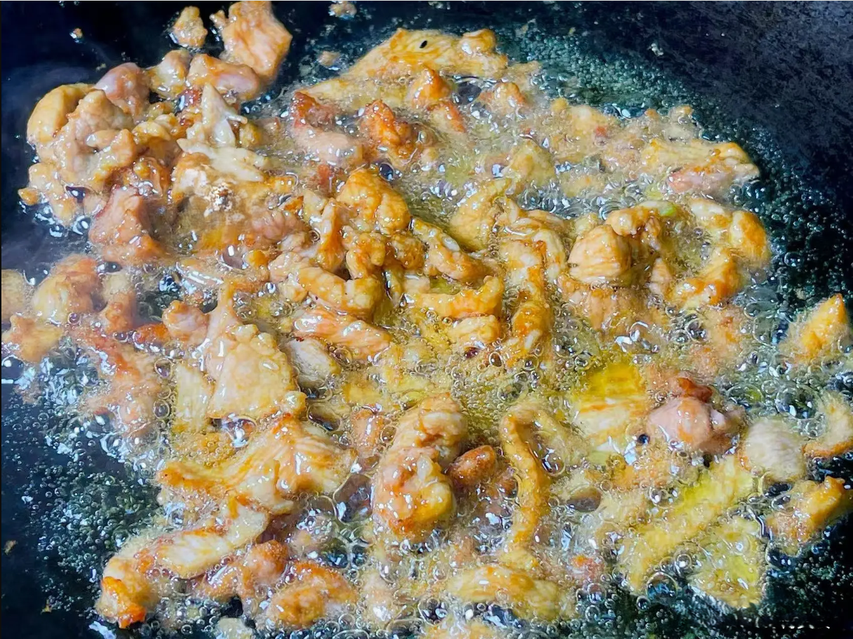 Món ăn này chỉ cần xào một cách đơn giản là hoàn thành và cả gia đình sẽ cùng ăn sạch đĩa- Ảnh 5.