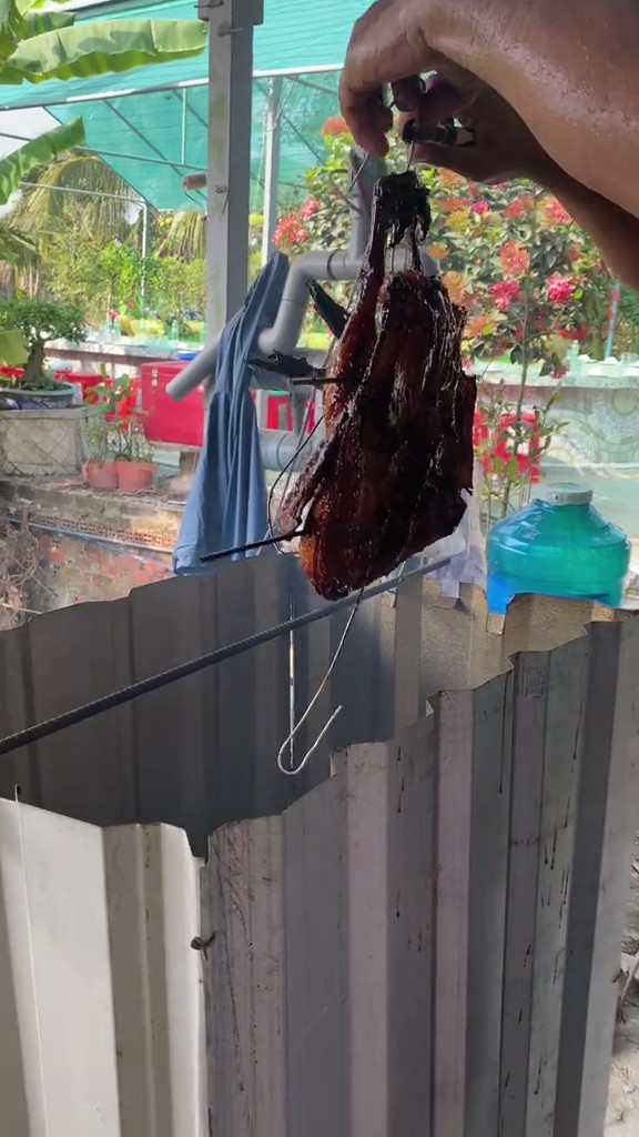 Đám giỗ miền Tây đẳng cấp với "lẩu băng chuyền" tự chế 50 ăn cùng lúc: Chủ nhà nói gì về chi tiết dễ gặp sự cố?- Ảnh 2.