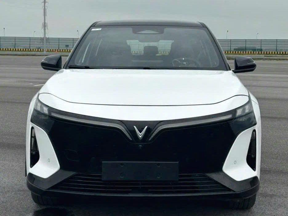 VinFast chốt ra mắt SUV mới tháng này: Dễ là VF 8 đời mới với thay đổi lớn từ ngoài vào trong- Ảnh 4.