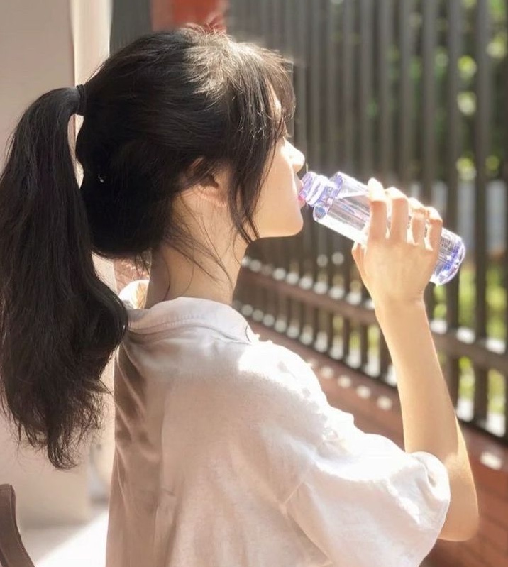 Bạn mắc bao nhiêu trong số 6 thói quen khiến lão hóa "nhanh như chớp"? Thức khuya chỉ đứng cuối cùng - Ảnh 2.